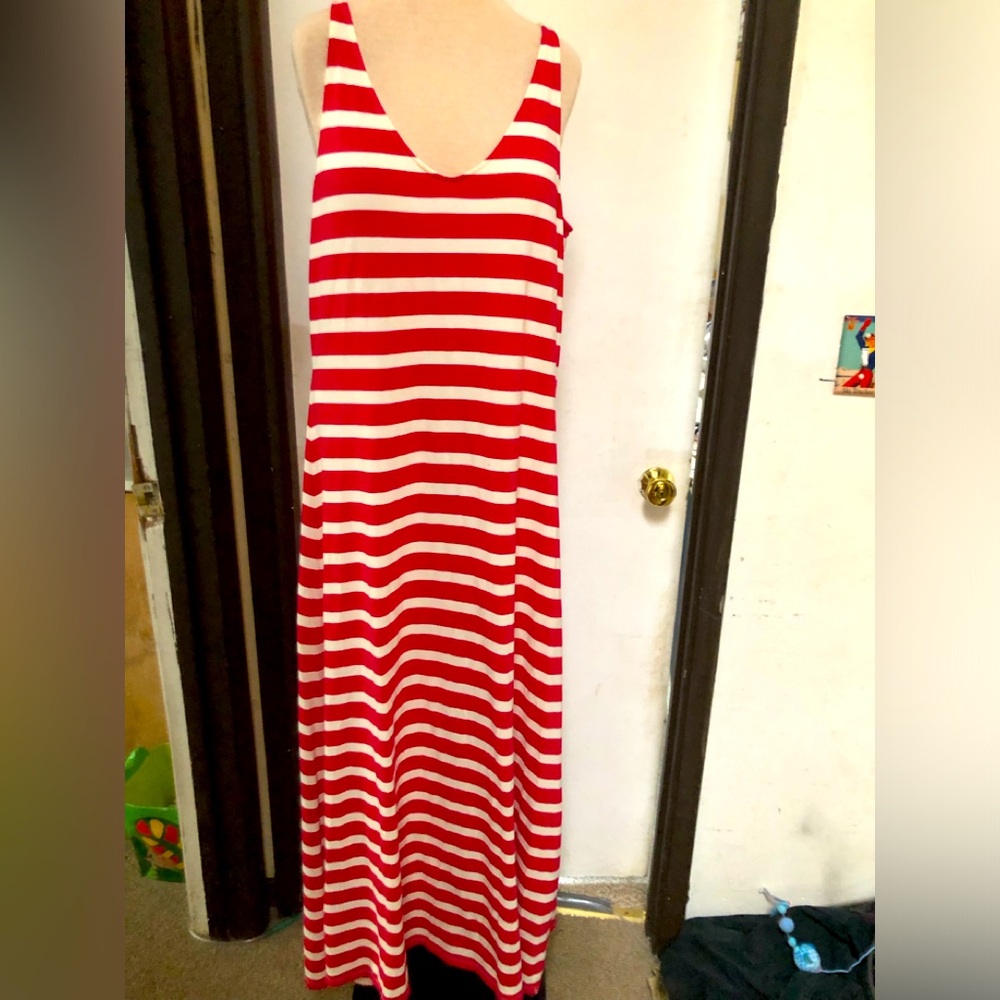 Fun and pretty!
Lovely striped long dress from Garnet Hill!